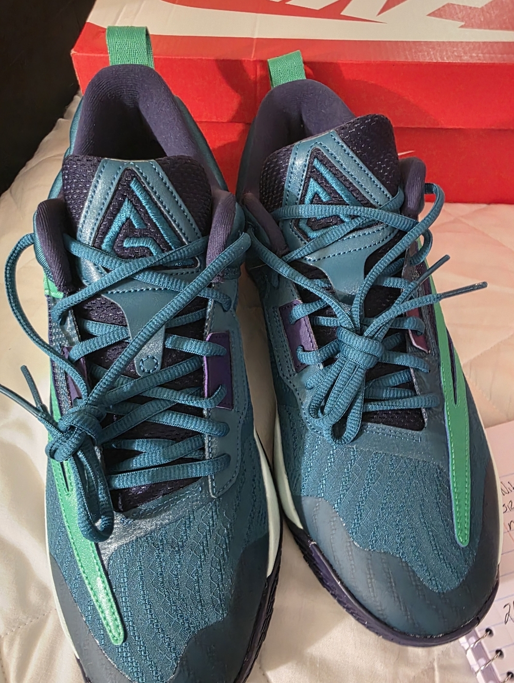 Nike Giannis Immortality Teal and Green Athletic Sneakers Size 10.5m New.